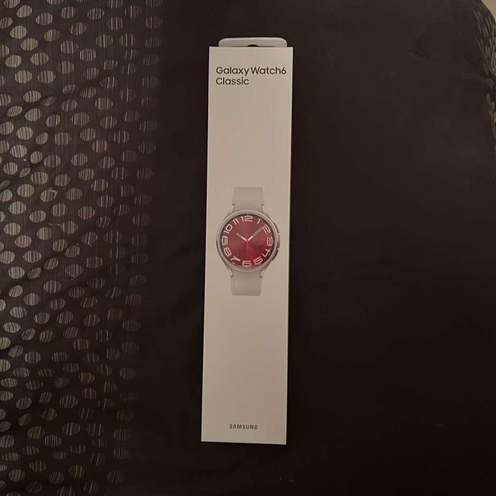 NEW! Samsung Galaxy Watch6 Classic Silver 43mm GPS, Wi-Fi, Bluetooth, LTE $449